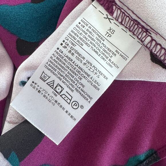 Banana Republic Factory XS Blouse Sleeveless Purple Black White Floral - Picture 4 of 7